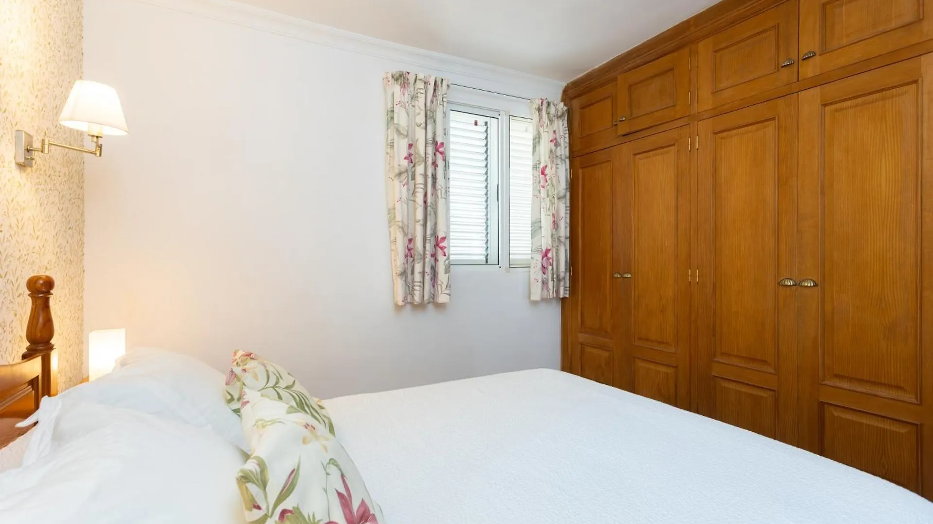 Home2Book Cozy Apt With Communal Pool, El Poris Poris de Abona 0*,  Spagna